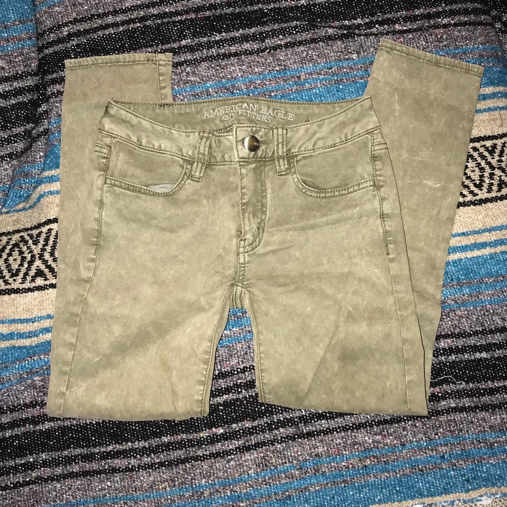 AMERICAN EAGLE washed army green skinny jeans